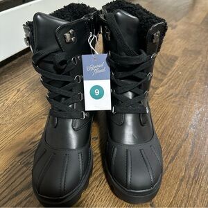 Universal Threads Size 9 Black Boots with fur trim.